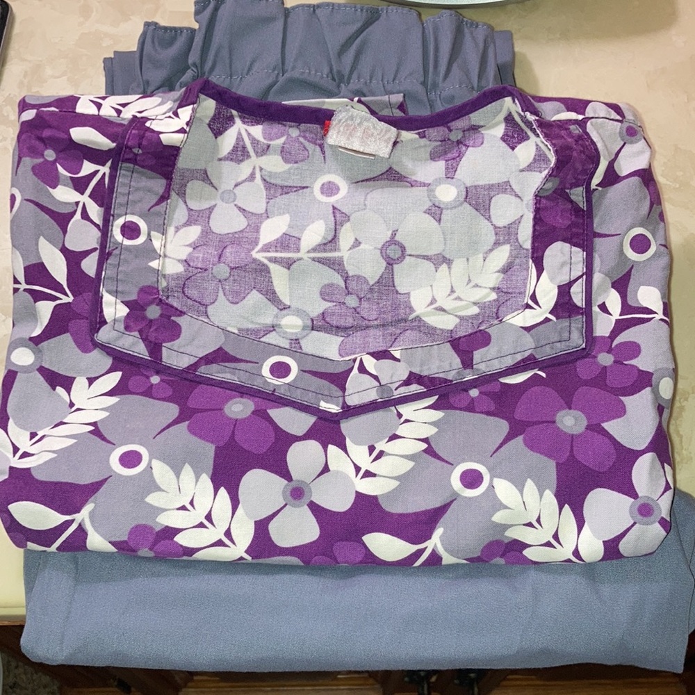 Scrubs set